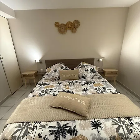 T2 Cap Terrace Piscine Apartment *